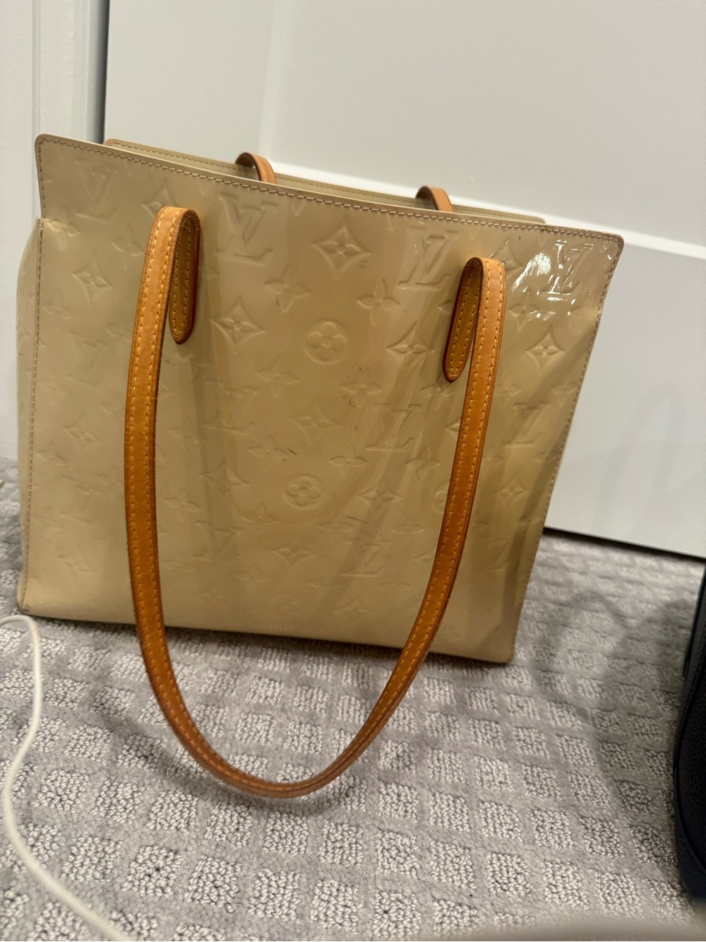 Louis Vuitton Cream Vernis Embossed Tote with Tan Handles - Picture 2 of 5
